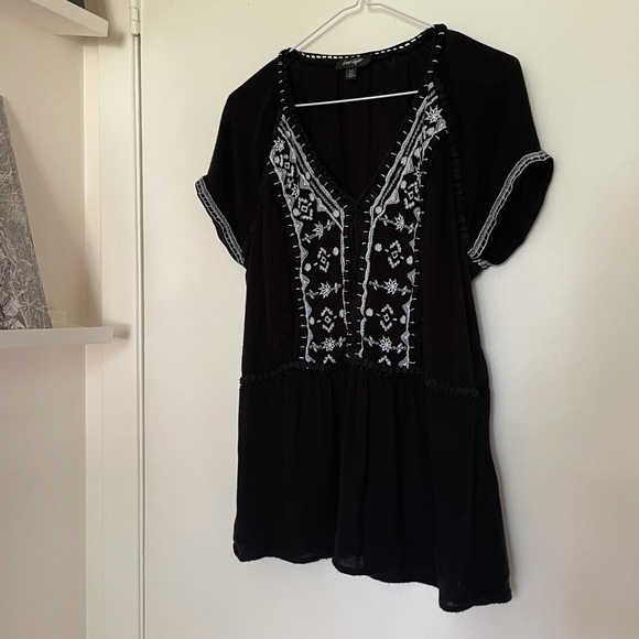 Lord + Taylor black embroidered shirt - Picture 2 of 4